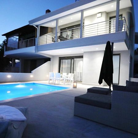 Heaven Horizon Villa Karianí Exterior foto