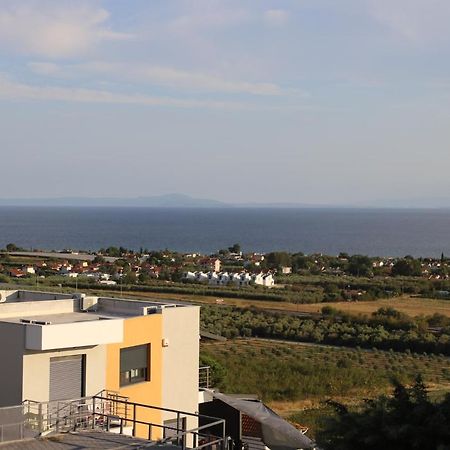 Heaven Horizon Villa Karianí Exterior foto