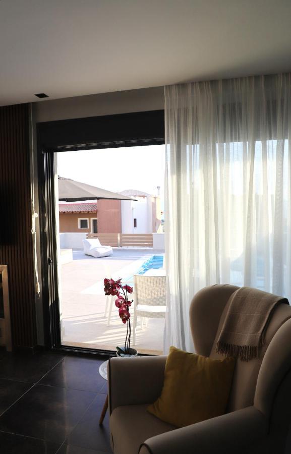 Heaven Horizon Villa Karianí Exterior foto